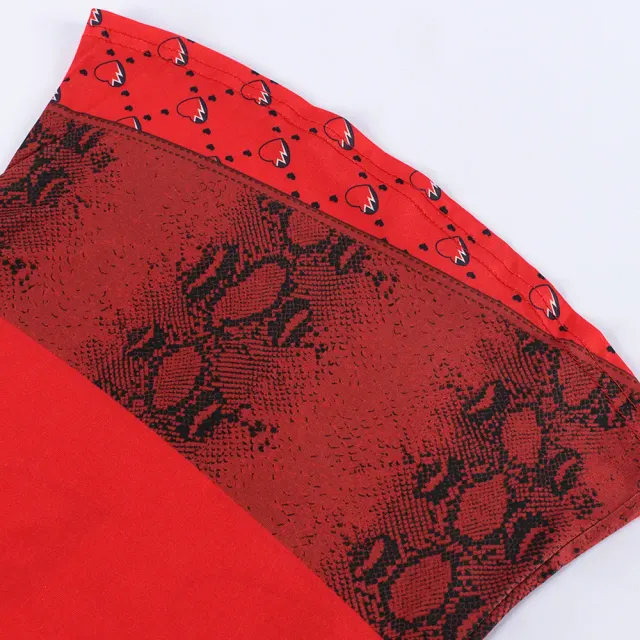 detalle de Disfraz cosplay infantil de la Reina de Corazones para Halloween 19
