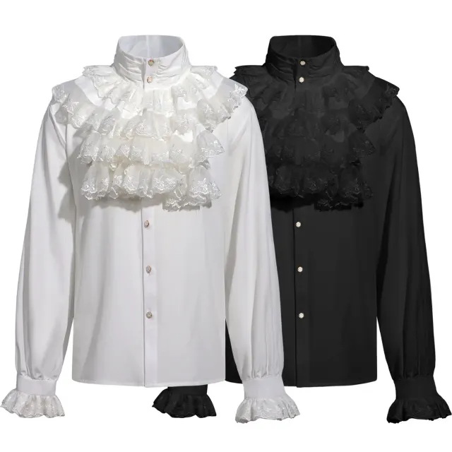 Chemise victorienne steampunk à volants noire pour homme, à manches longues et motif imprimé, portée comme haut de costume cosplay.