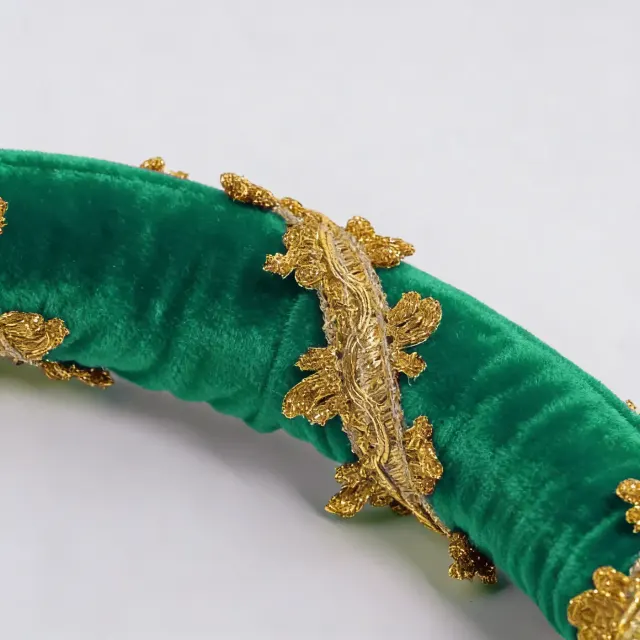 Mittelalterliche Samt-Kopfbedeckung im Renaissance-Stil mit Goldbesatz Detail 10