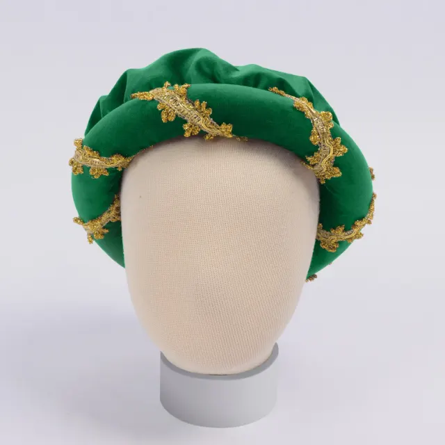 Mittelalterliche Samt-Kopfbedeckung im Renaissance-Stil mit Goldbesatz Detail 18