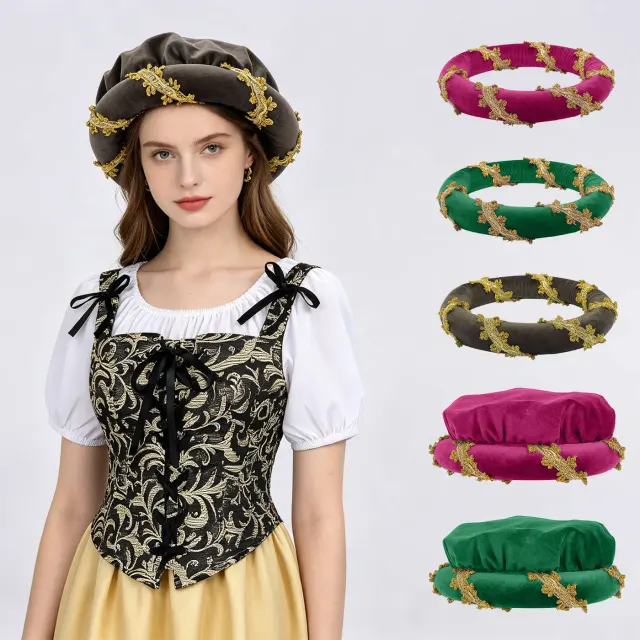 Eine mittelalterliche Kopfbedeckung im Renaissance-Stil aus gepolstertem Samt mit Goldbesatz und Ohrenabdeckungen.