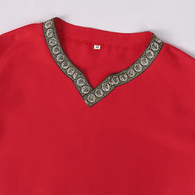 detalle de Túnica cosplay medieval unisex de cuello en V y manga corta 4