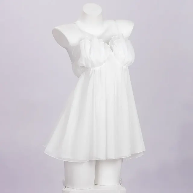 detalle de Vestido mini de tul blanco con tirantes y cuerpo bandeau de cintura alta 2