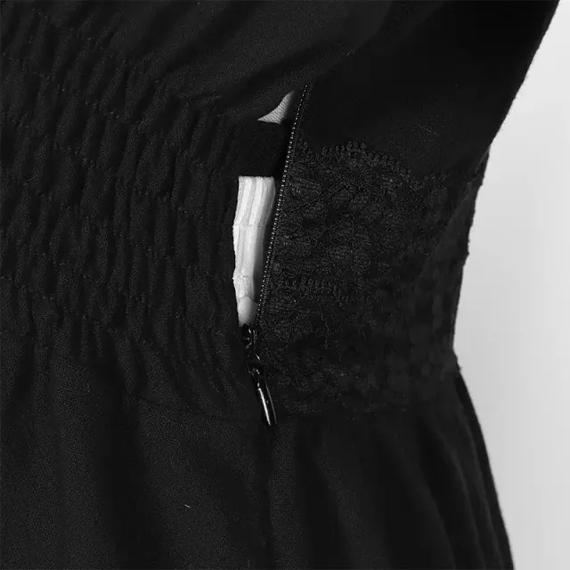 Robe de costume Renaissance pour femme à col carré et manches évasées détail 3