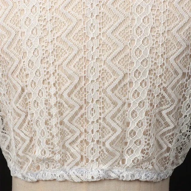 Weißes Damen-Oktoberfest-Korsett-Top mit Spitze und Kordelzug Detail 3